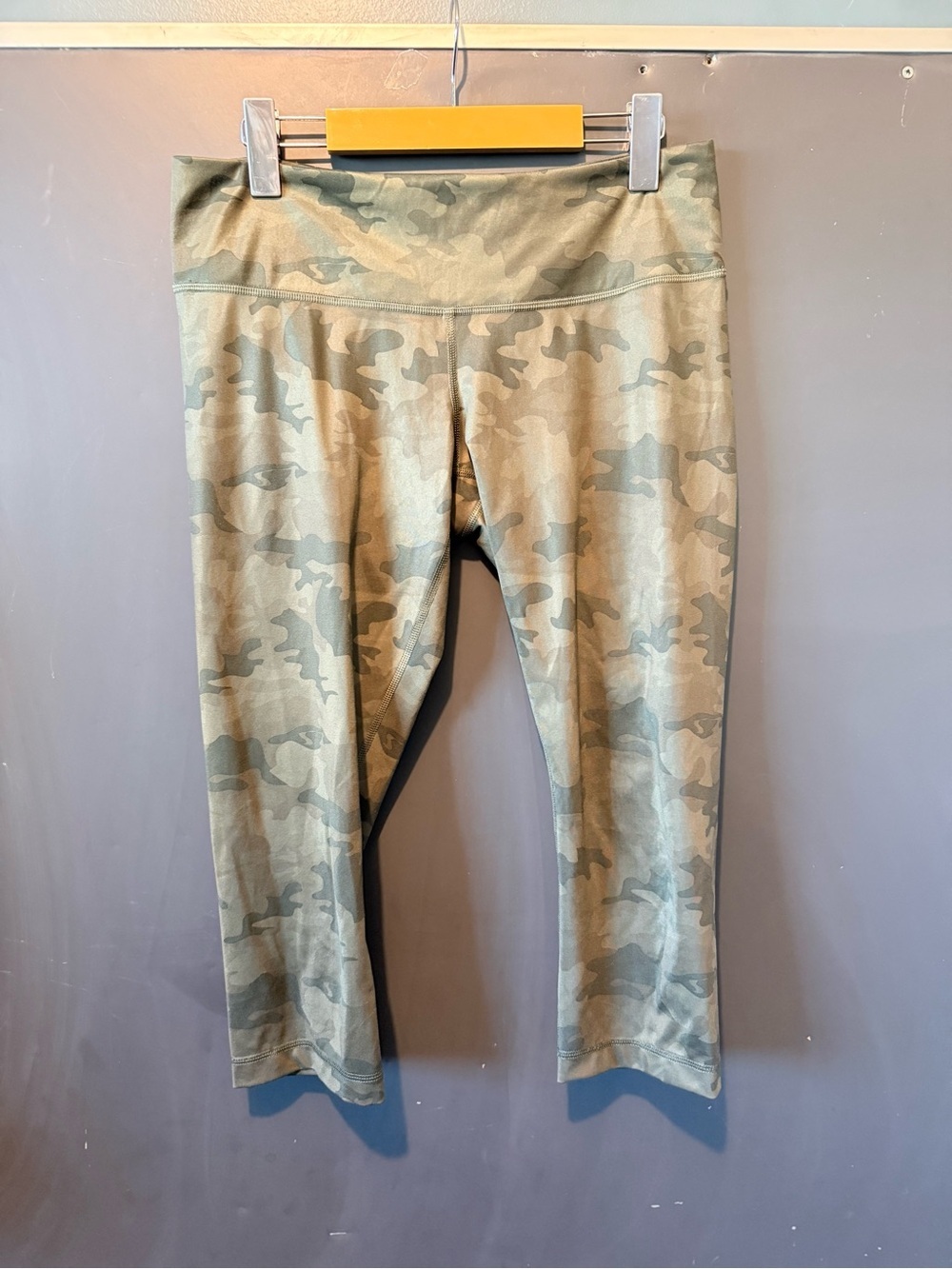 lululemon athletica Camo Capri Leggings - Olive & Khaki
